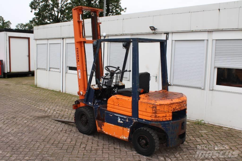 Toyota 5 FD 25 Dyzeliniai krautuvai