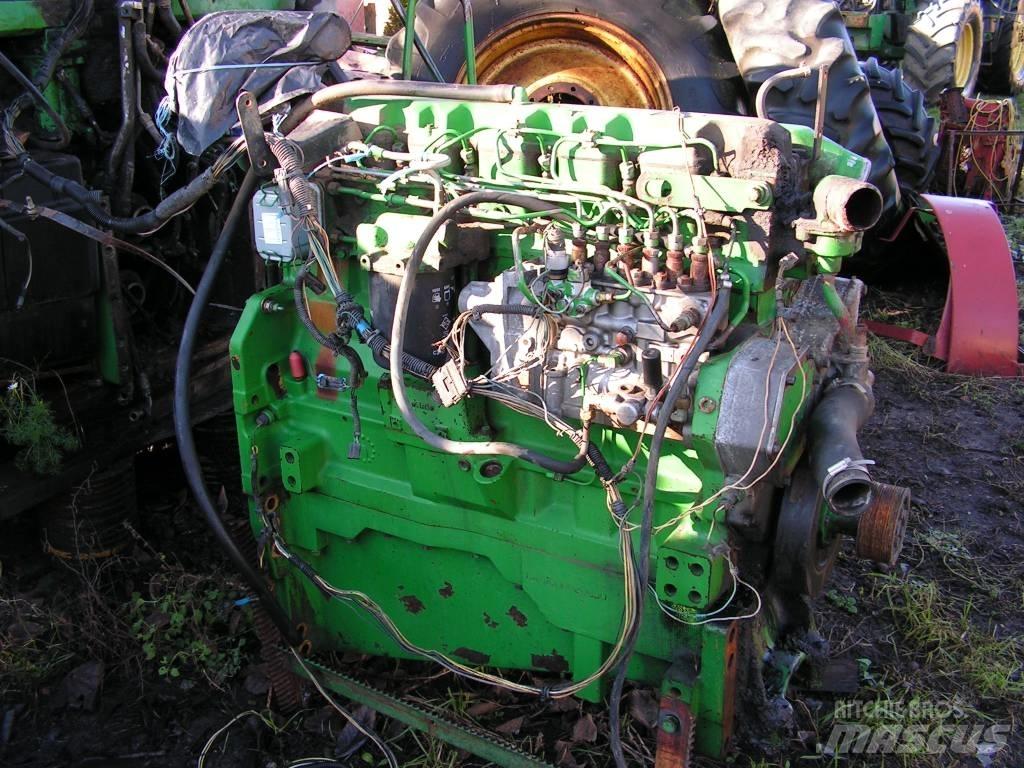 John Deere 8100 Varikliai