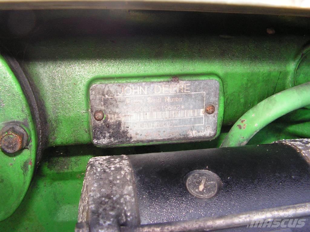 John Deere 8100 Varikliai