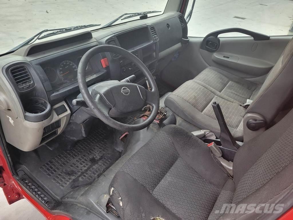 Nissan Cabstar Kabinos ir salonai