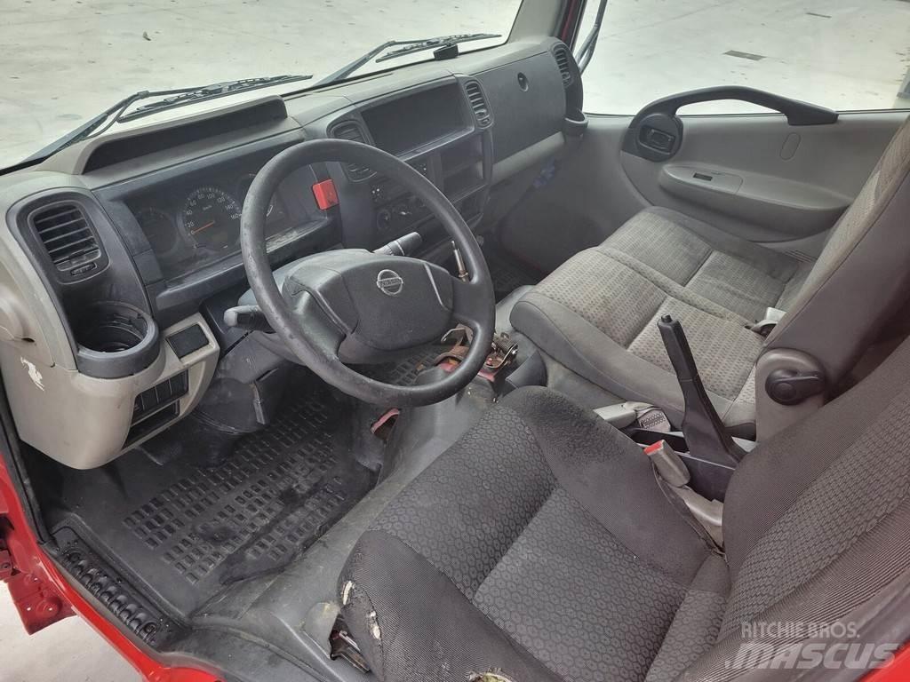 Nissan Cabstar Kabinos ir salonai