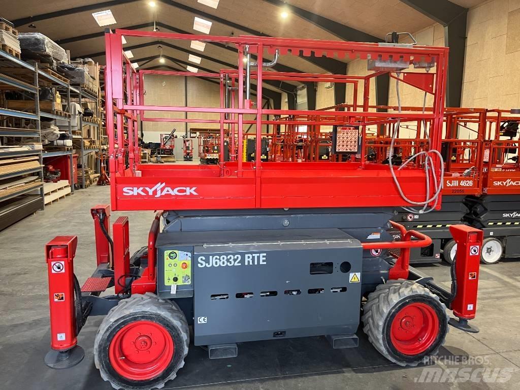 SkyJack SJ 6832 RTE Žirkliniai keltuvai