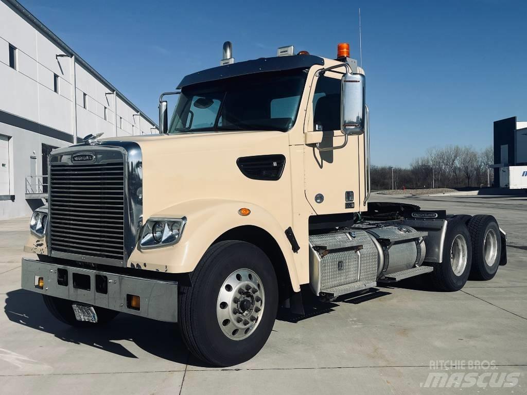 Freightliner 122 SD Naudoti vilkikai