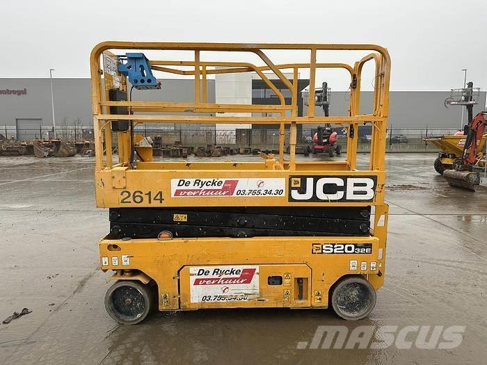 JCB S2032E Kiti keltuvai ir platformos