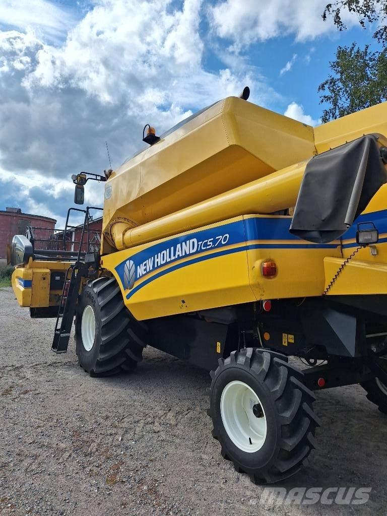 New Holland TC 5.70 Derliaus nuėmimo kombainai