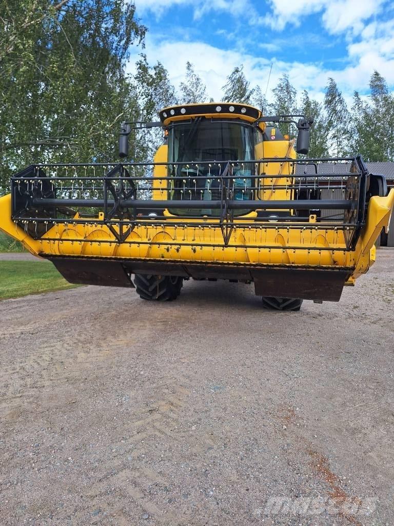 New Holland TC 5.70 Derliaus nuėmimo kombainai