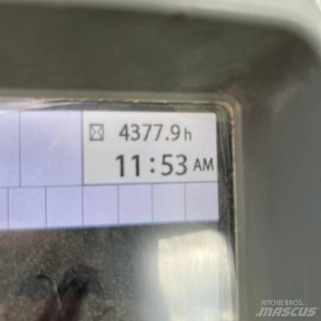 DEERE 210G Vikšriniai ekskavatoriai