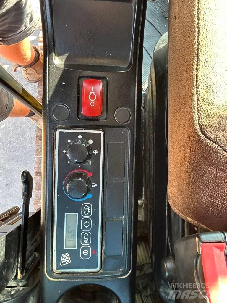 JCB JS 130 LC Vikšriniai ekskavatoriai