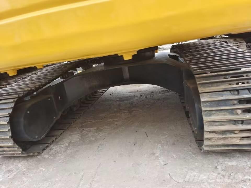 Komatsu PC 200 Vikšriniai ekskavatoriai