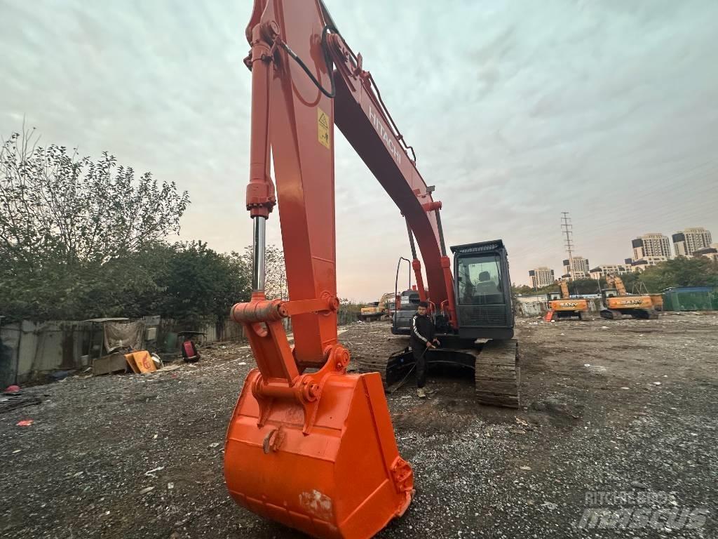 Hitachi ZX 200 Vikšriniai ekskavatoriai