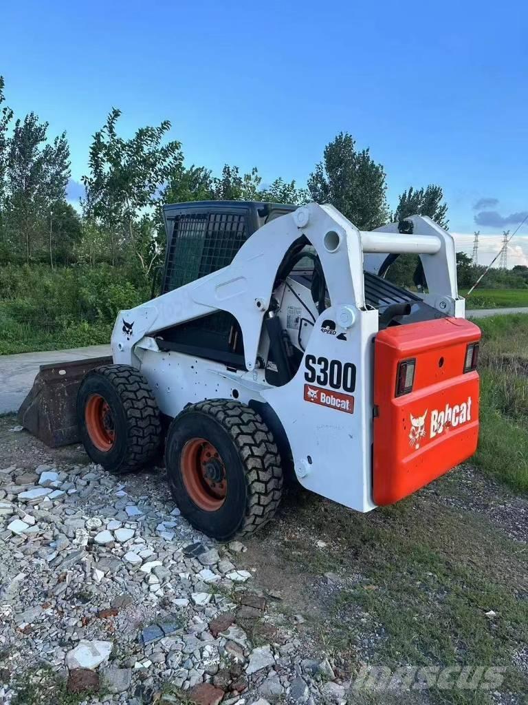 Bobcat S 300 Krautuvai su šoniniu pasukimu
