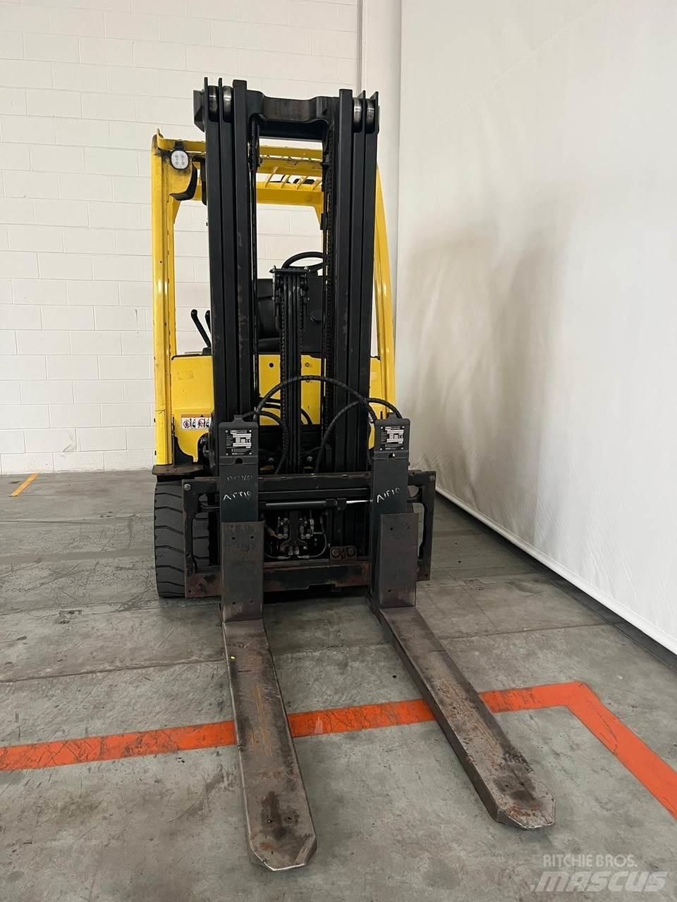 Hyster J3.0XN Elektriniai šakiniai krautuvai