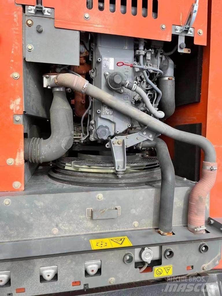 Hitachi ZX 240-3 Vikšriniai ekskavatoriai