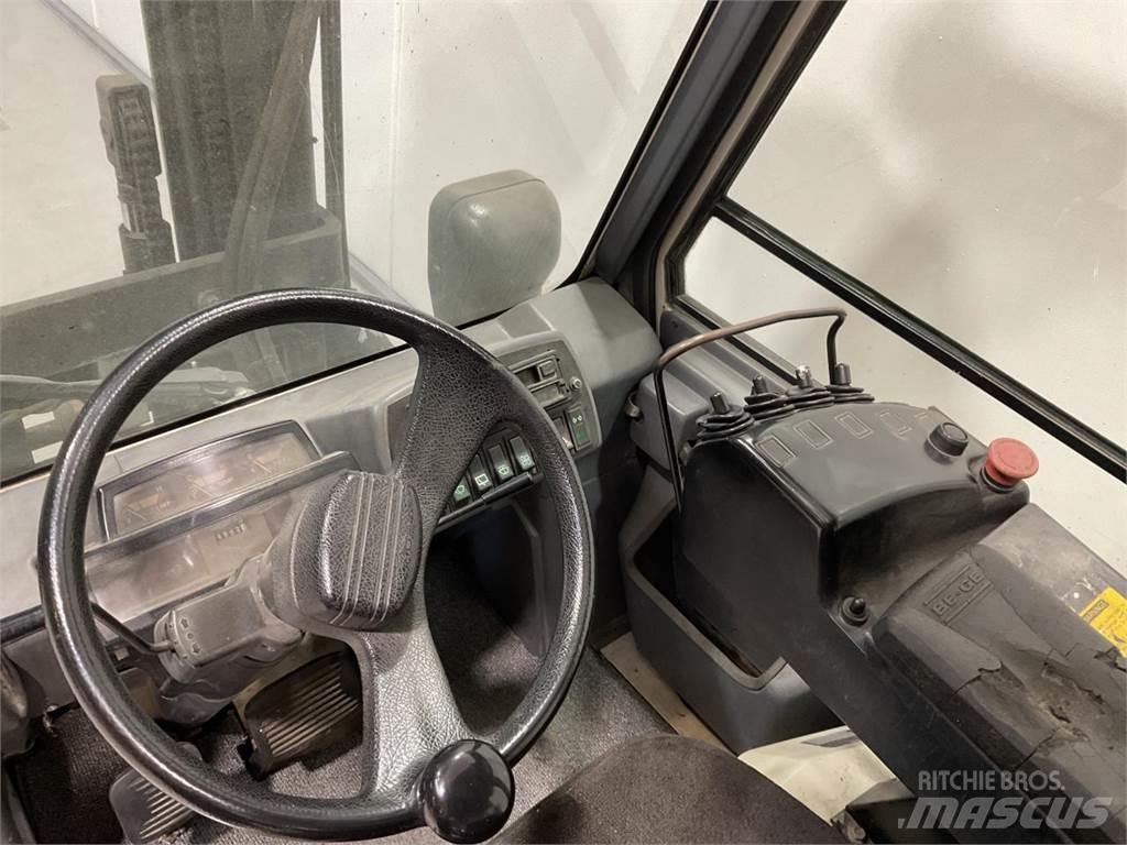 CAT DP35A Dyzeliniai krautuvai