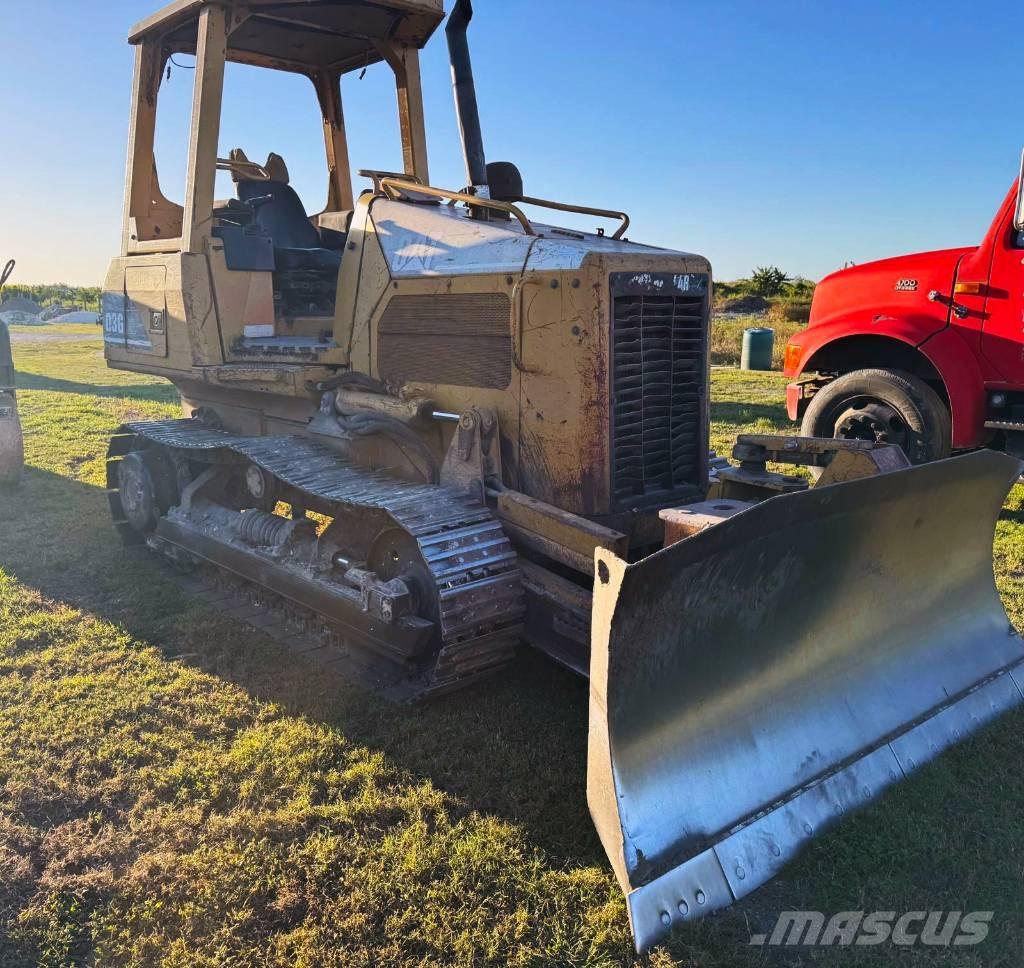 CAT D 3 G Vikšriniai buldozeriai