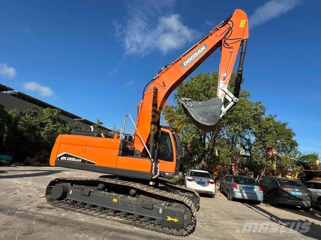 Doosan DX 225 LCA Vikšriniai ekskavatoriai
