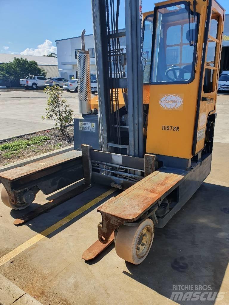Combilift C3000 Krautuvai su pakrovimu iš šonų