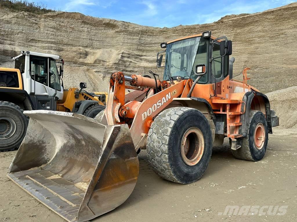 Doosan DL 300 Naudoti ratiniai krautuvai