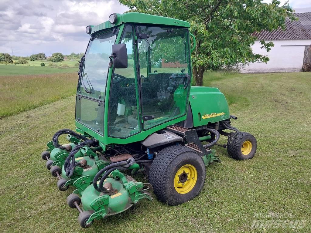 John Deere 3245 C Savaeigės žoliapjovės
