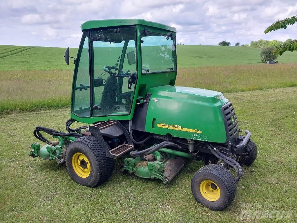 John Deere 3245 C Savaeigės žoliapjovės