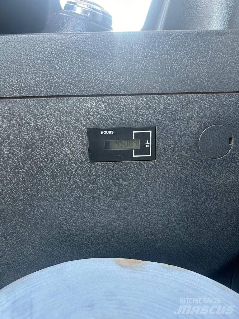 Hyundai HX220L Vikšriniai ekskavatoriai