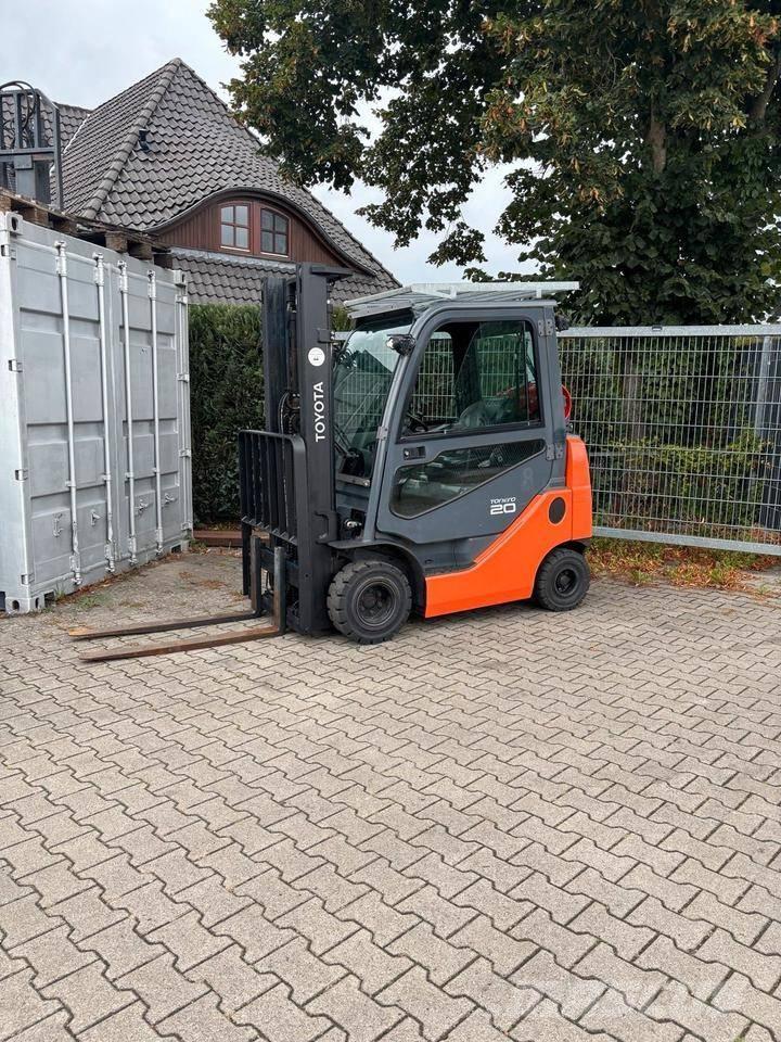 Toyota 8 FGKF 20 LPG (dujiniai) krautuvai