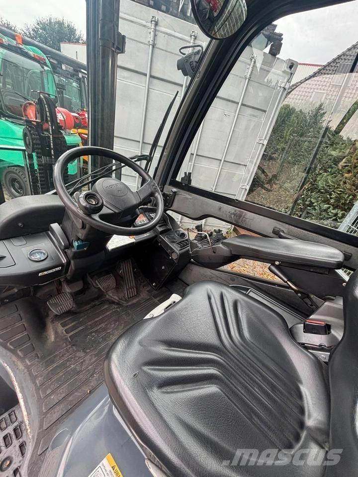 Toyota 8 FGKF 20 LPG (dujiniai) krautuvai