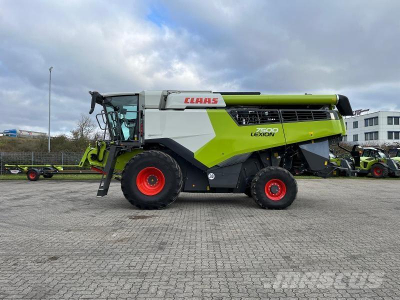 CLAAS LEXION 7500 Derliaus nuėmimo kombainai