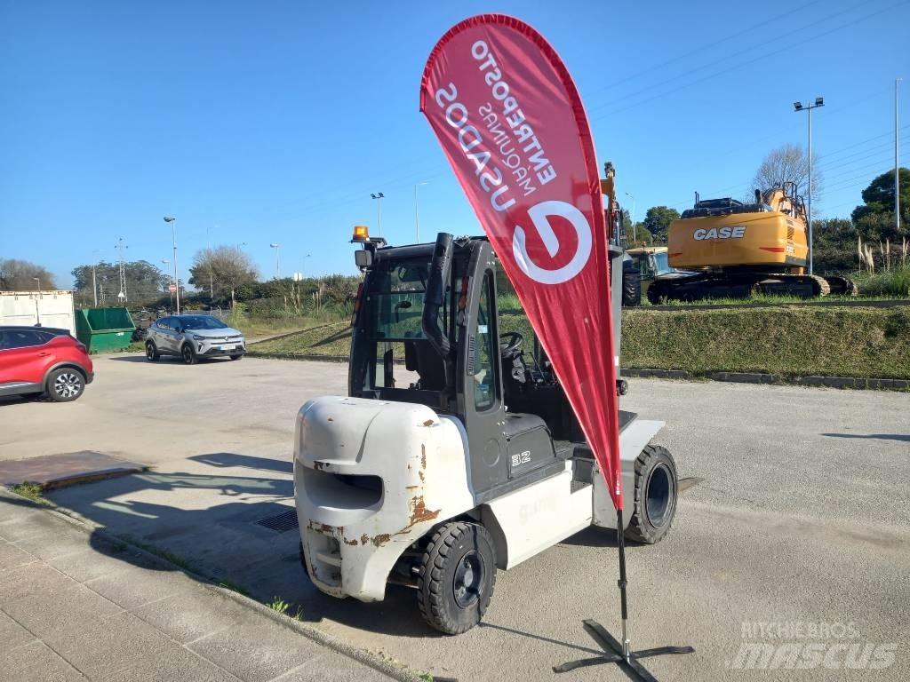 UniCarriers D32 Dyzeliniai krautuvai
