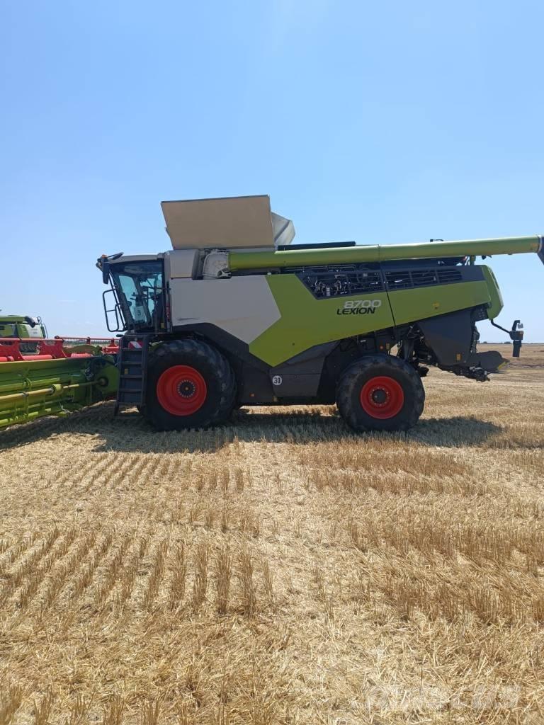 CLAAS Lexion 8700 Derliaus nuėmimo kombainai