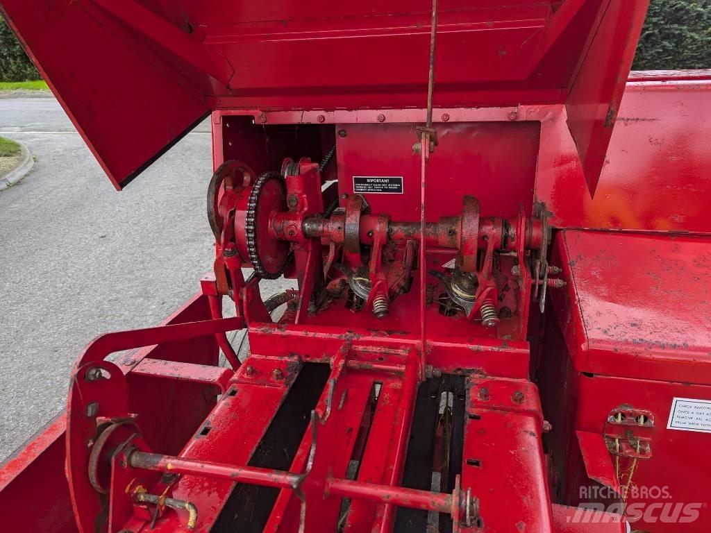 Massey Ferguson 124 Stačiakampių ryšulių presai