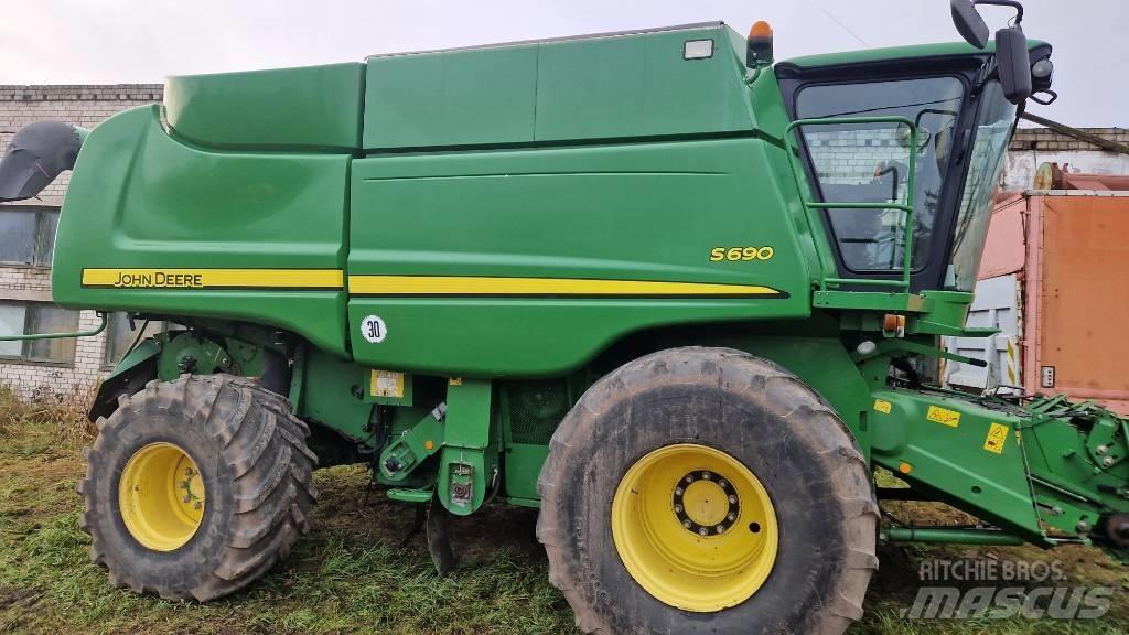 John Deere S 690 Derliaus nuėmimo kombainai
