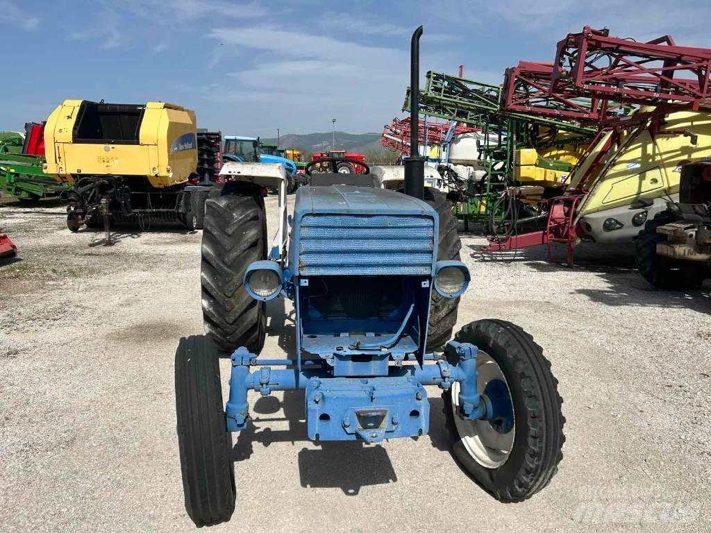 Universal 640 Traktoriai