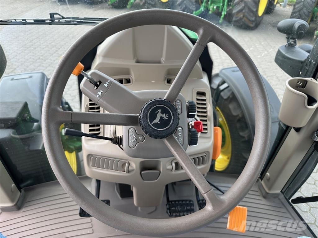 John Deere 6110 M Traktoriai