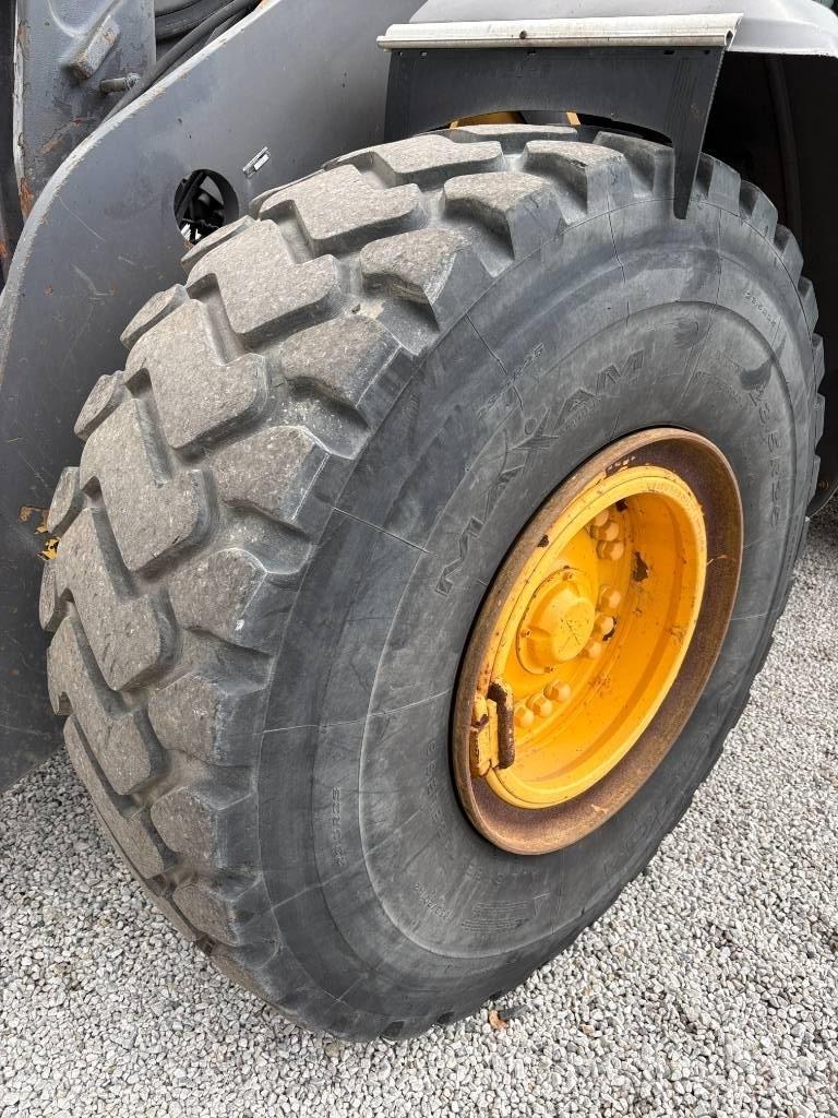Volvo L 120 H Naudoti ratiniai krautuvai