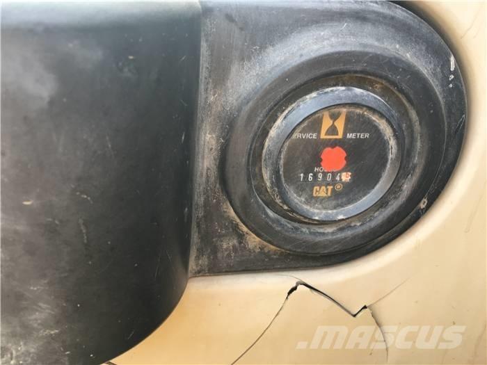 CAT 325 CL Vikšriniai ekskavatoriai