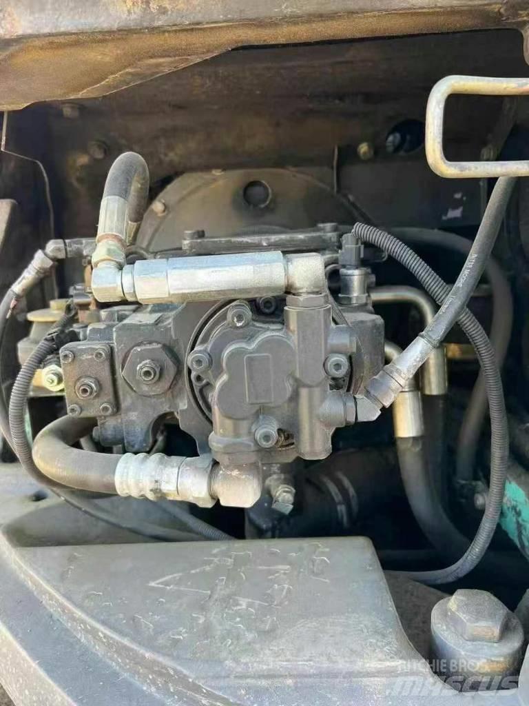 Kobelco SK135 Vikšriniai ekskavatoriai