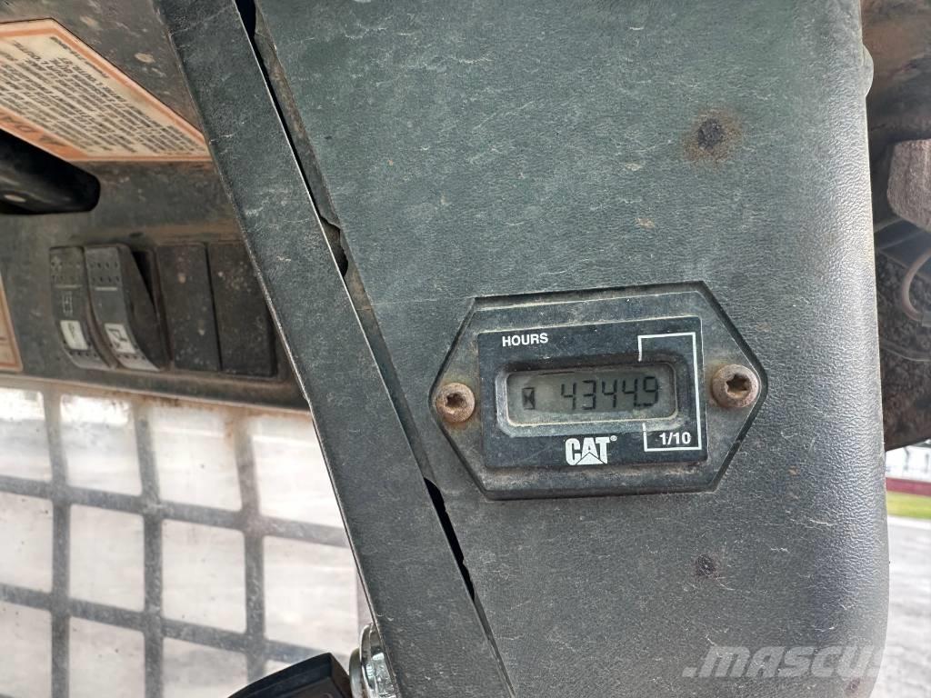 CAT 247 Krautuvai su šoniniu pasukimu