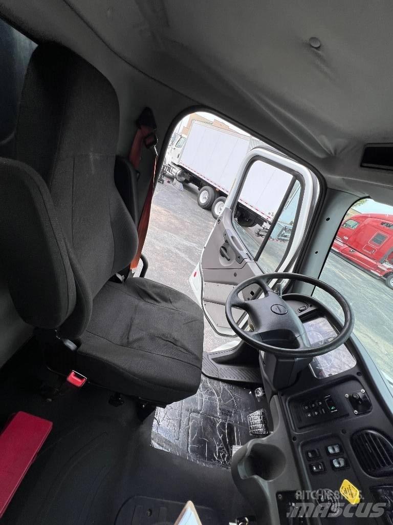 Freightliner M 106 Platformos/ Pakrovimas iš šono