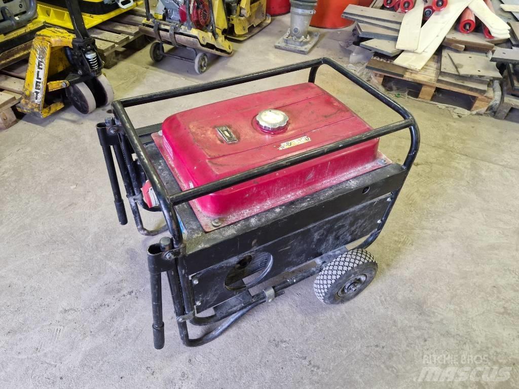 Honda ECMT7000F Benzininiai generatoriai