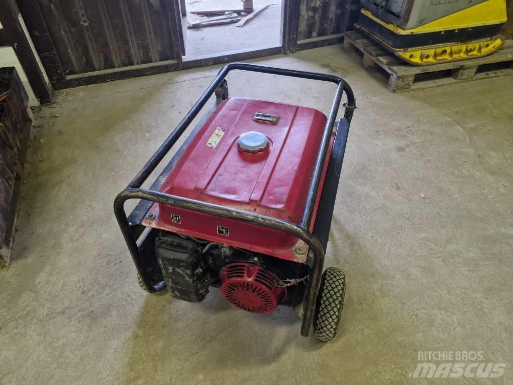 Honda ECMT7000F Benzininiai generatoriai