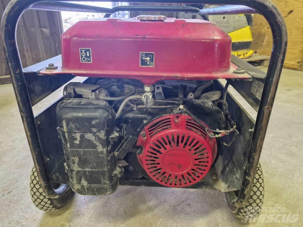 Honda ECMT7000F Benzininiai generatoriai