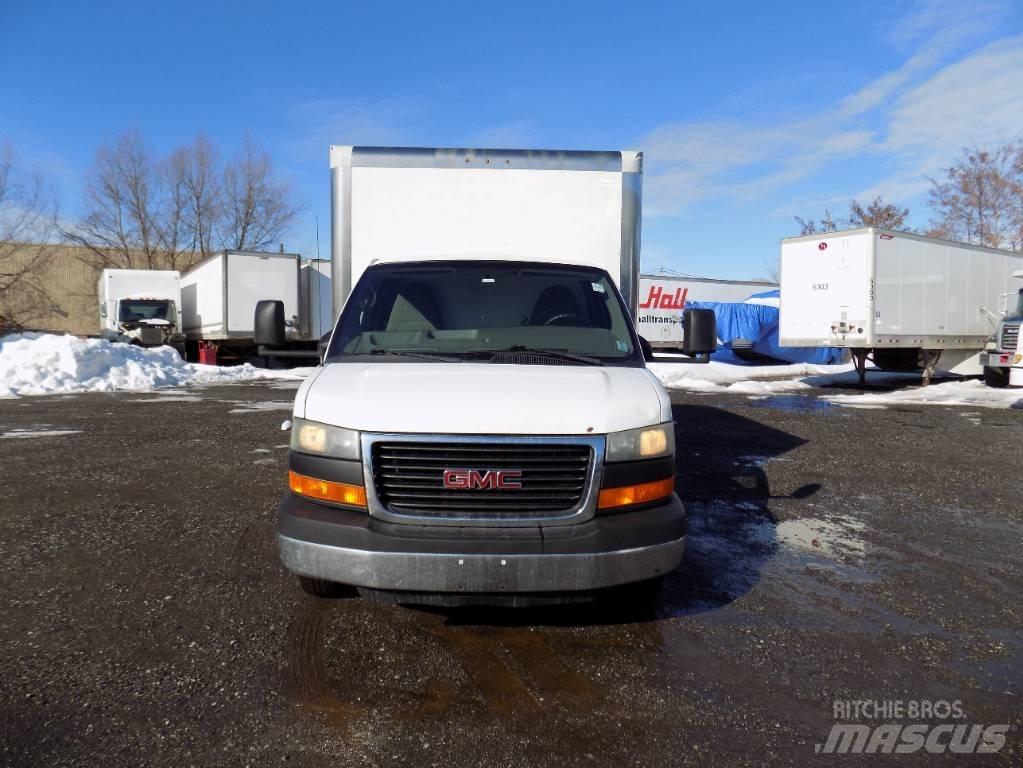 GMC Savana Sunkvežimiai su dengtu kėbulu