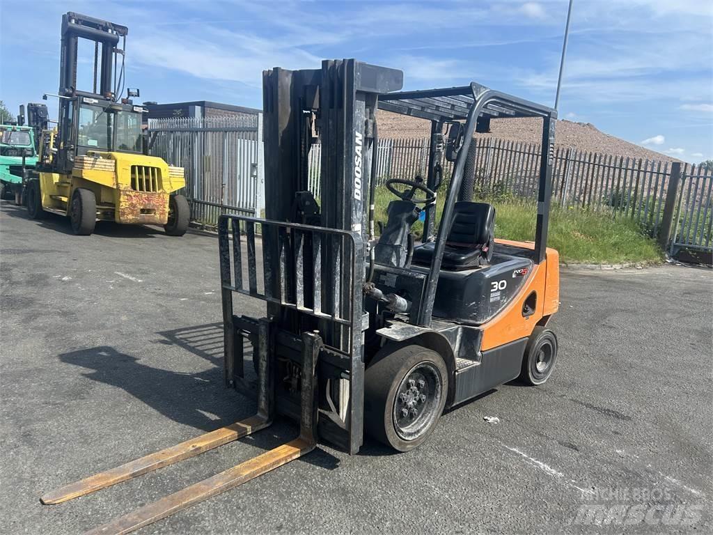Doosan D30S-5 Dyzeliniai krautuvai