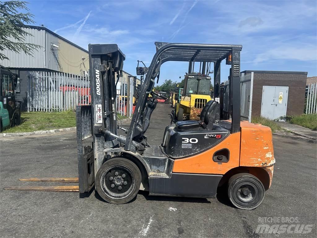 Doosan D30S-5 Dyzeliniai krautuvai