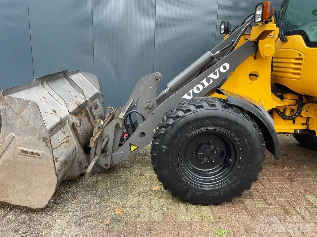 Volvo L25f Naudoti ratiniai krautuvai