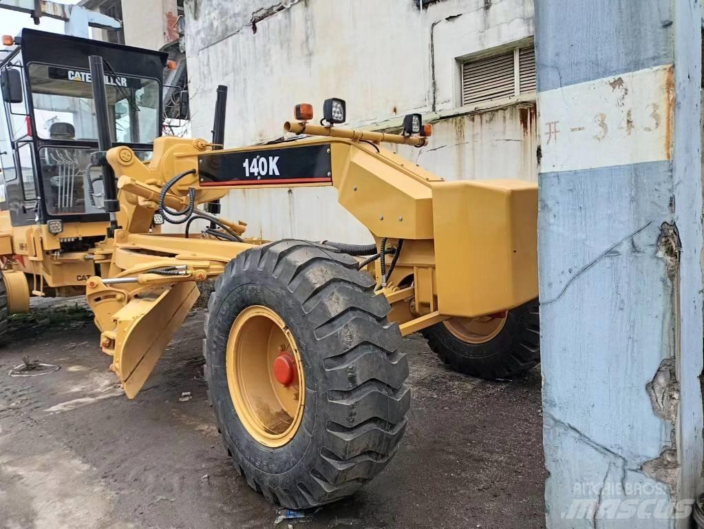 CAT 140 H Greideriai