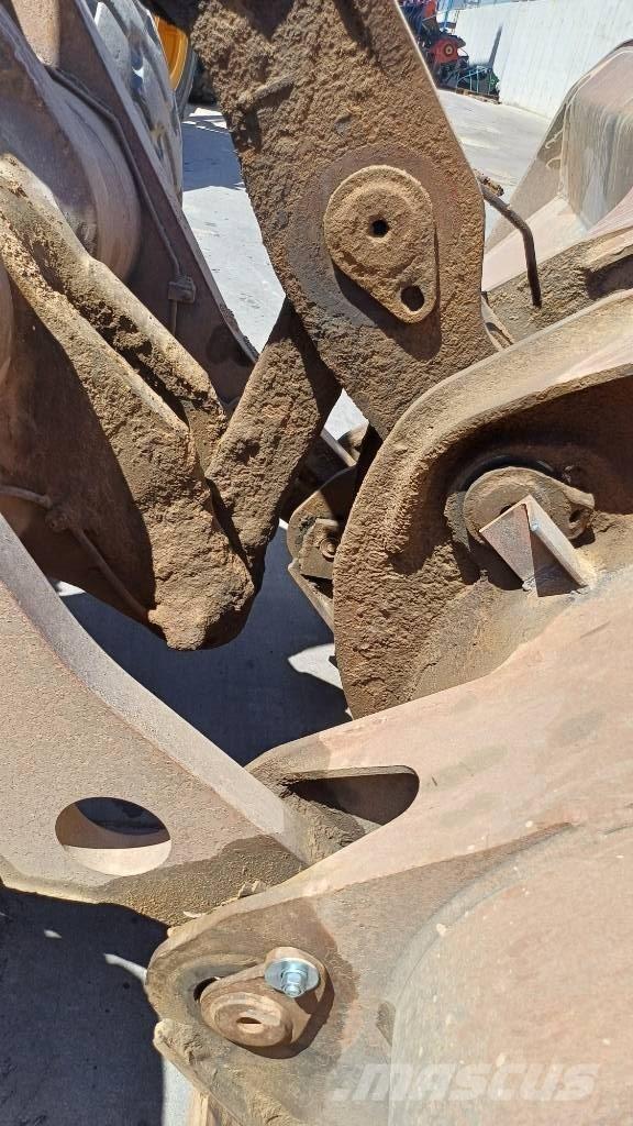 Volvo L 180 H Naudoti ratiniai krautuvai