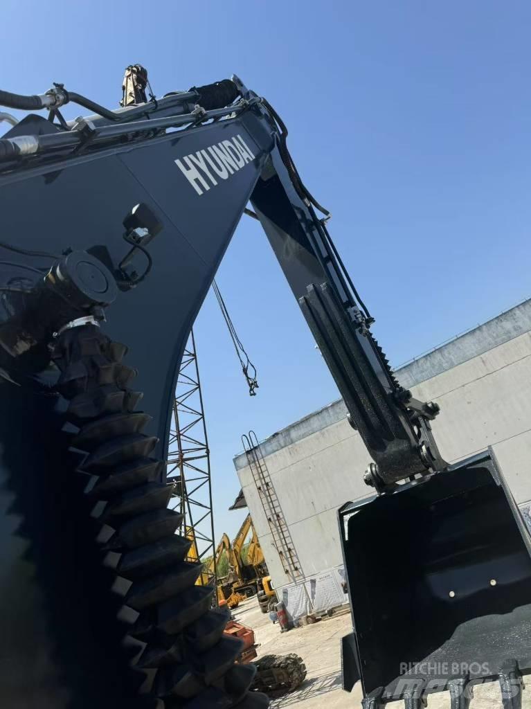 Hyundai R220LC-9S Vikšriniai ekskavatoriai