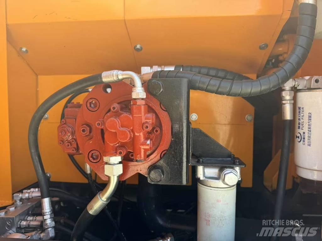 Hyundai R220LC-9S Vikšriniai ekskavatoriai
